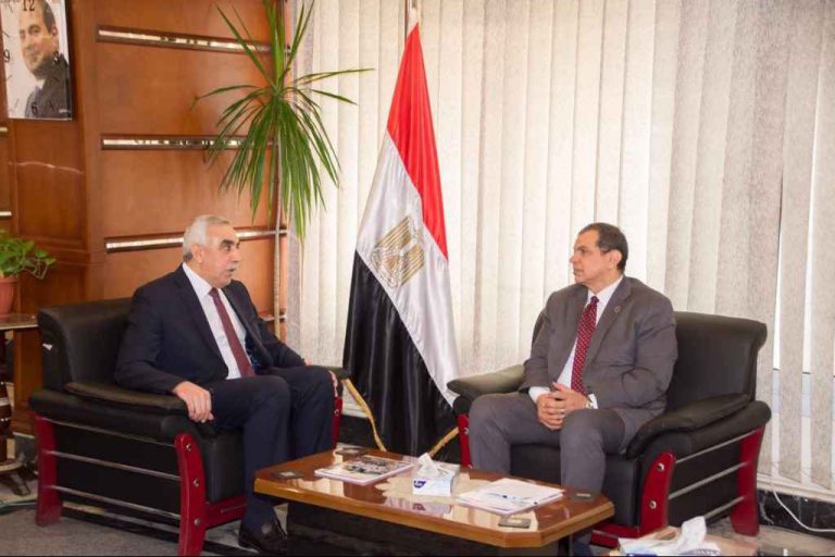 Iraqi Ambassador In Cairo Meets Egyptian Minister Of Manpower