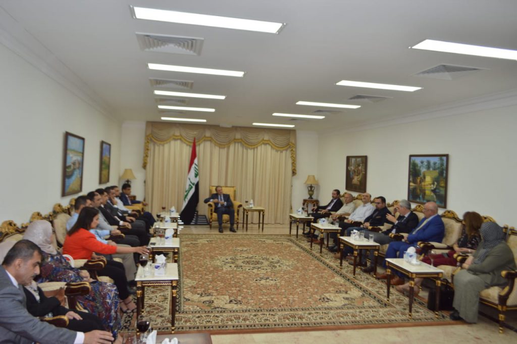 لقاء سعادة السفير مع عدد من شريحة الأطباء العراقيين المقيمين في السلطنة -  سفارة جمهورية العراق في مسقط