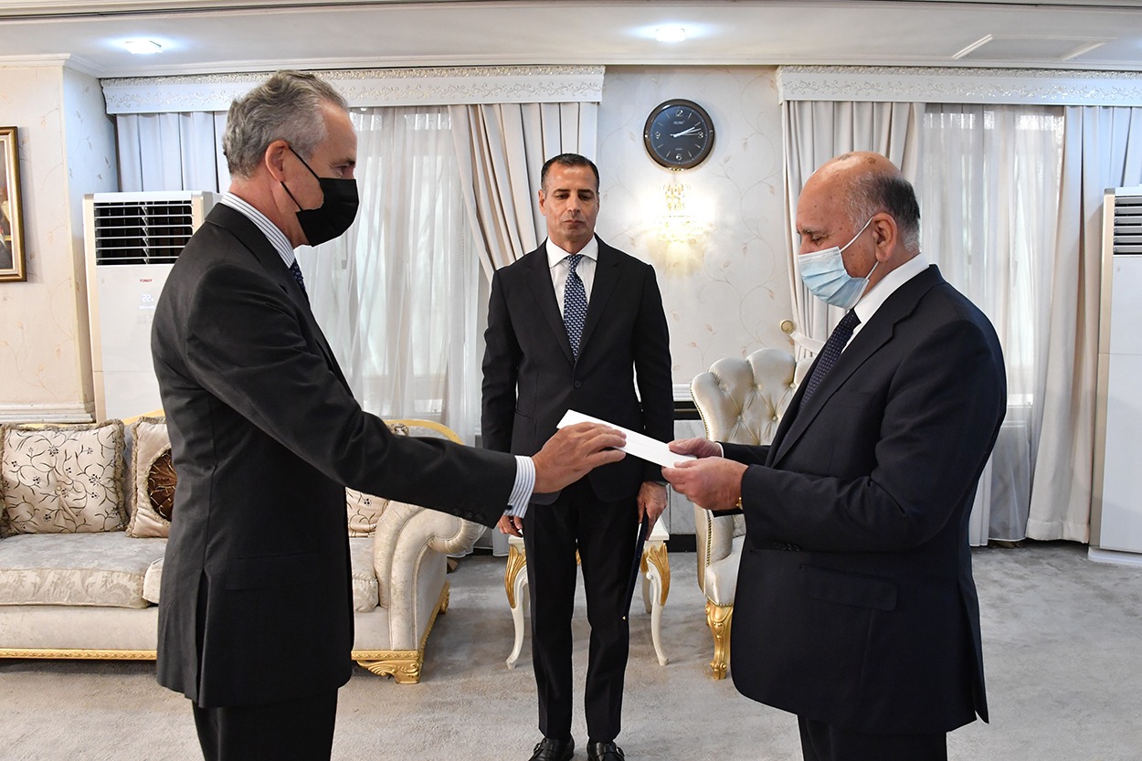 Minister of Foreign Affairs Receives a Copy of Credentials of New ...