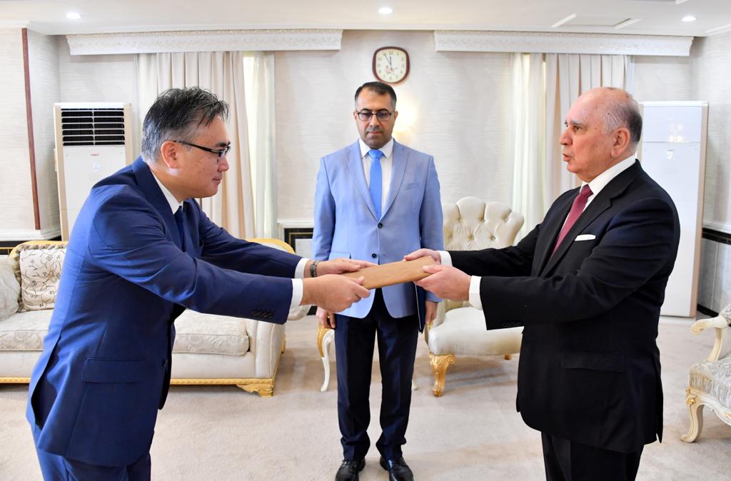 وزير الخارجية العراقي يتسلم أوراق اعتماد سفير اليابان في العراق